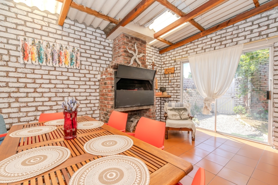 4 Bedroom Property for Sale in Middedorp Western Cape